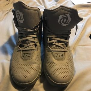 D-Rose 773 IV Adidas men’s basketball shoes